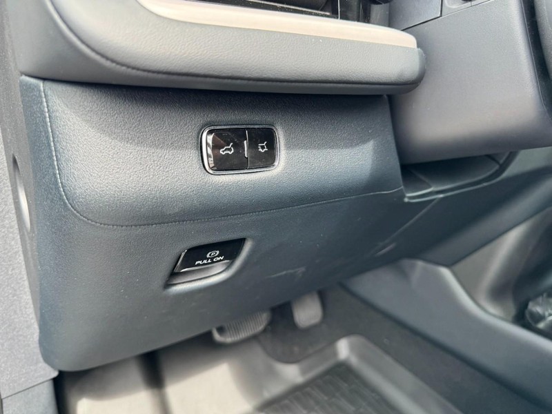 Lincoln Navigator L Vehicle Full-screen Gallery Image 14