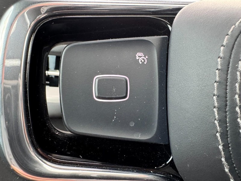 Lincoln Navigator L Vehicle Full-screen Gallery Image 18