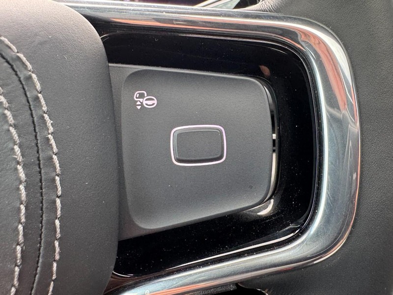 Lincoln Navigator L Vehicle Full-screen Gallery Image 19