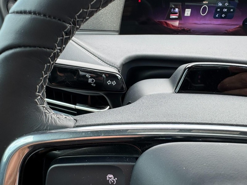 Lincoln Navigator L Vehicle Full-screen Gallery Image 20