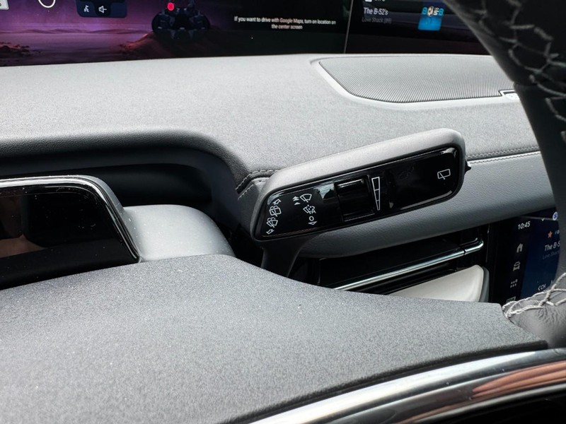Lincoln Navigator L Vehicle Full-screen Gallery Image 21