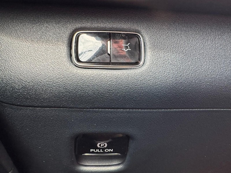 Lincoln Navigator L Vehicle Full-screen Gallery Image 22