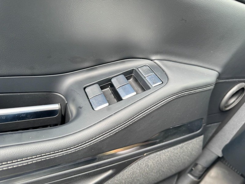 Lincoln Navigator L Vehicle Full-screen Gallery Image 25