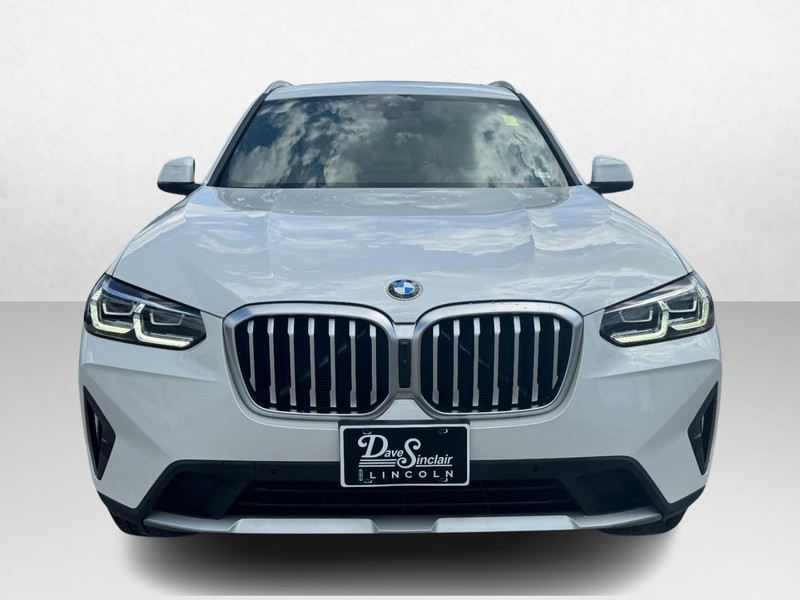 BMW X3 Vehicle Full-screen Gallery Image 02