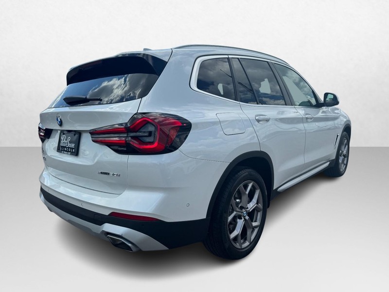 BMW X3 Vehicle Full-screen Gallery Image 05