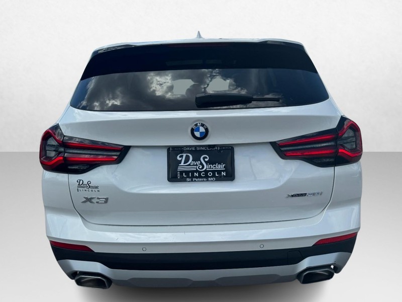 BMW X3 Vehicle Full-screen Gallery Image 06