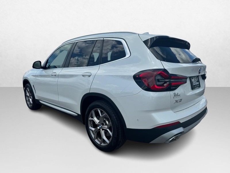 BMW X3 Vehicle Full-screen Gallery Image 07