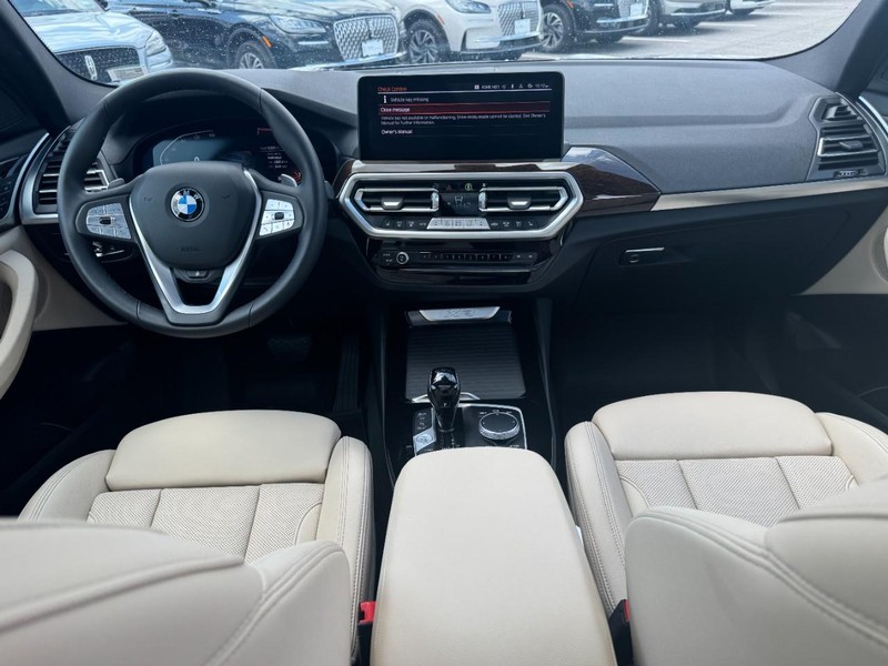 BMW X3 Vehicle Full-screen Gallery Image 09