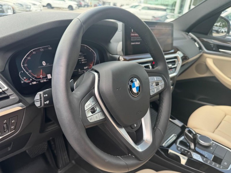 BMW X3 Vehicle Full-screen Gallery Image 15
