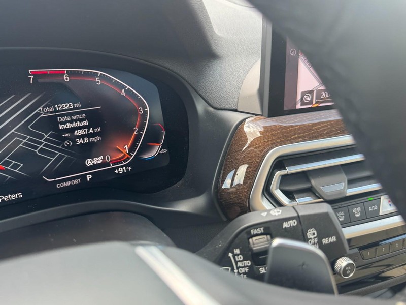 BMW X3 Vehicle Full-screen Gallery Image 21