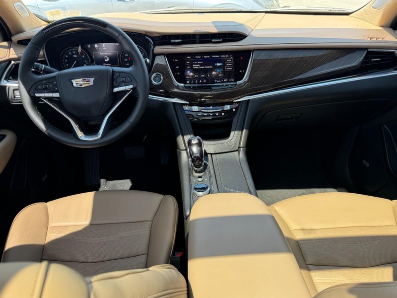 Cadillac XT6 Vehicle Full-screen Gallery Image 09