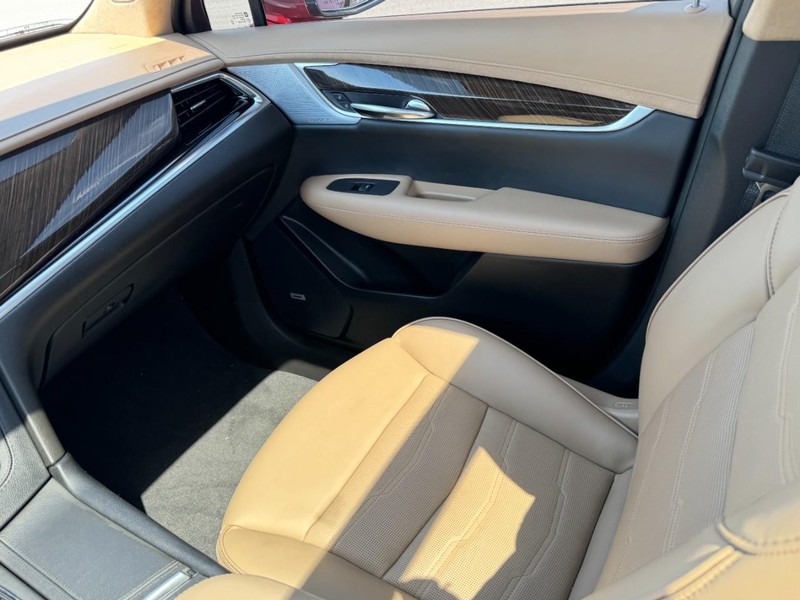 Cadillac XT6 Vehicle Full-screen Gallery Image 11