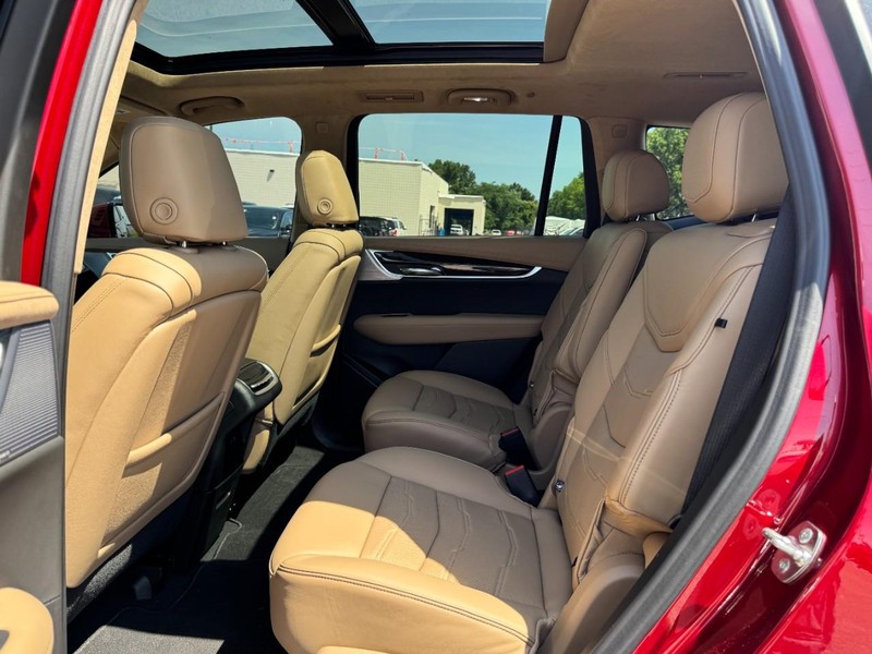 Cadillac XT6 Vehicle Full-screen Gallery Image 12
