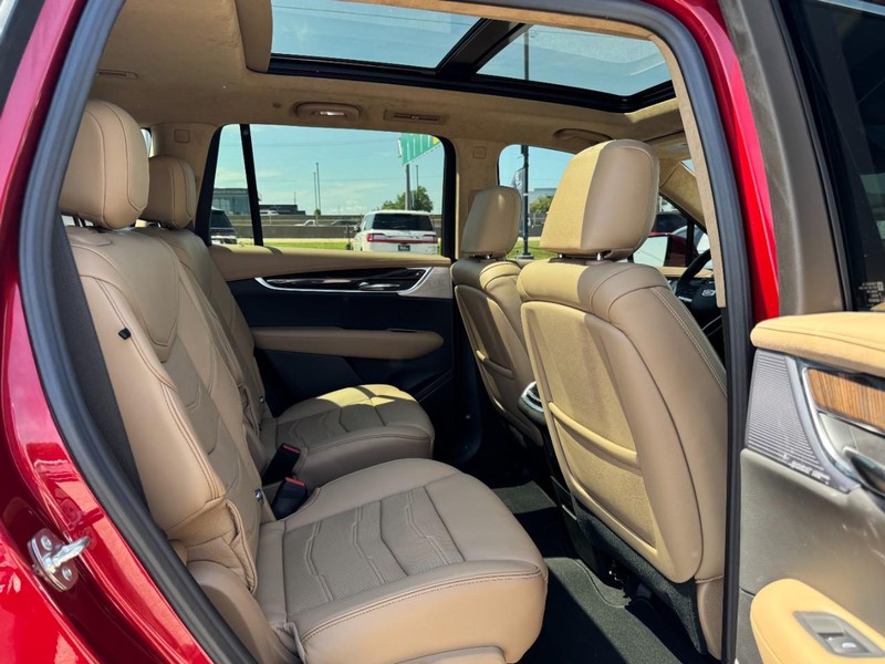 Cadillac XT6 Vehicle Full-screen Gallery Image 13