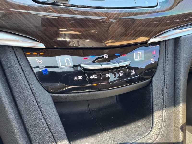 Cadillac XT6 Vehicle Full-screen Gallery Image 17