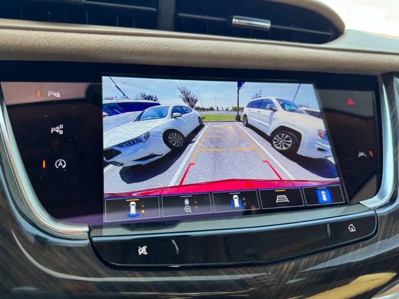 Cadillac XT6 Vehicle Full-screen Gallery Image 24