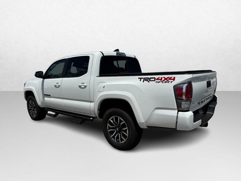 Toyota Tacoma 4WD Vehicle Full-screen Gallery Image 07