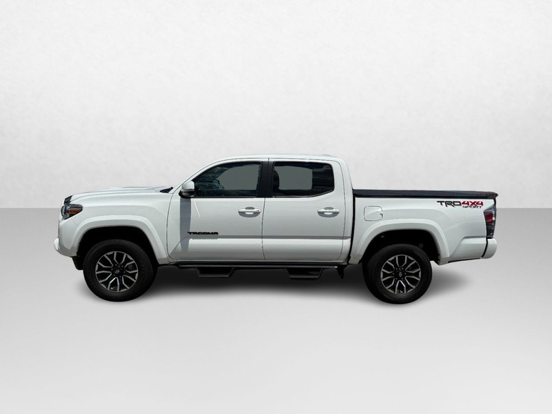 Toyota Tacoma 4WD Vehicle Full-screen Gallery Image 08