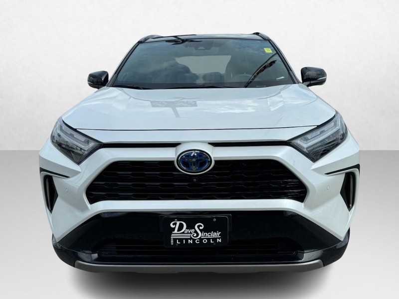 Toyota RAV4 Hybrid Vehicle Full-screen Gallery Image 02