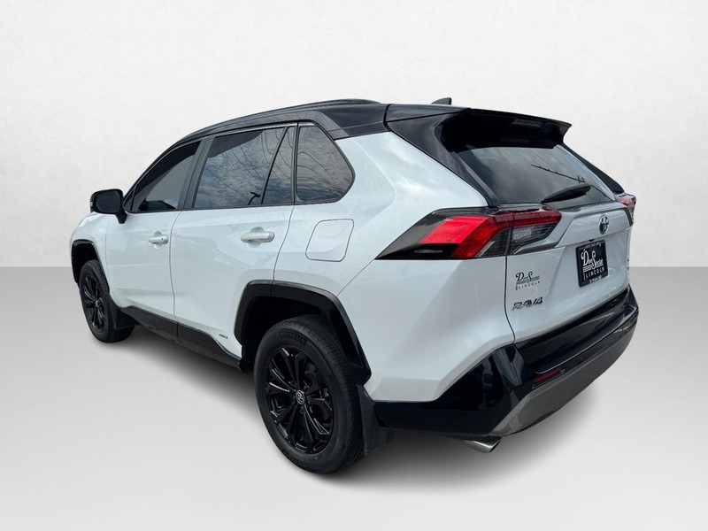 Toyota RAV4 Hybrid Vehicle Full-screen Gallery Image 07