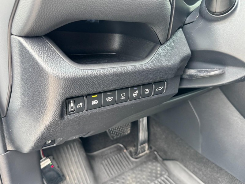 Toyota RAV4 Hybrid Vehicle Full-screen Gallery Image 14