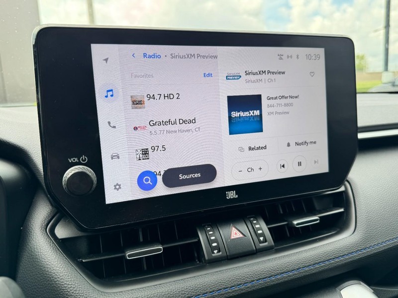 Toyota RAV4 Hybrid Vehicle Full-screen Gallery Image 16