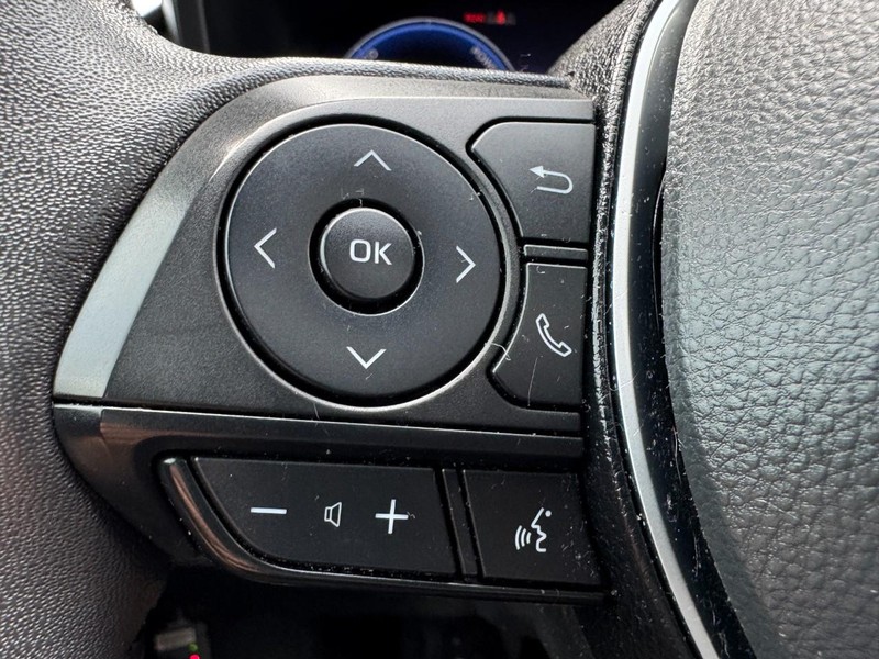 Toyota RAV4 Hybrid Vehicle Full-screen Gallery Image 18