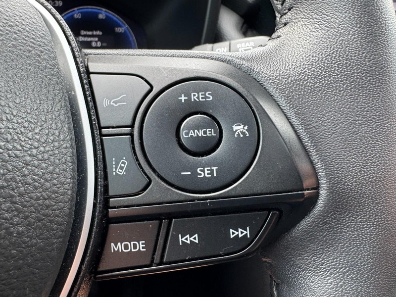 Toyota RAV4 Hybrid Vehicle Full-screen Gallery Image 19