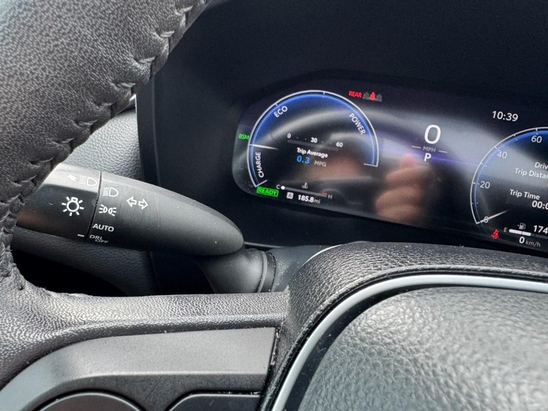 Toyota RAV4 Hybrid Vehicle Full-screen Gallery Image 20