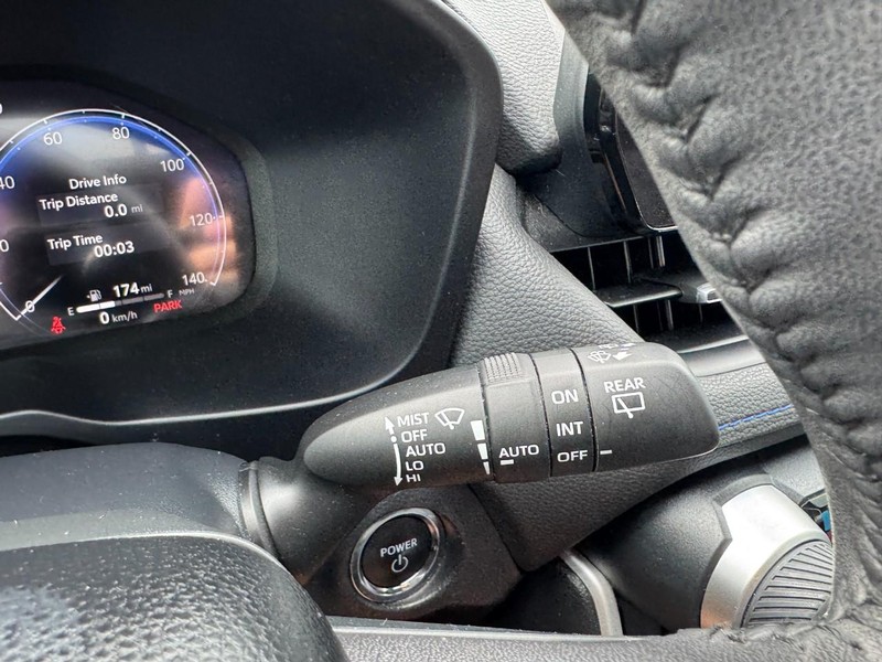 Toyota RAV4 Hybrid Vehicle Full-screen Gallery Image 21
