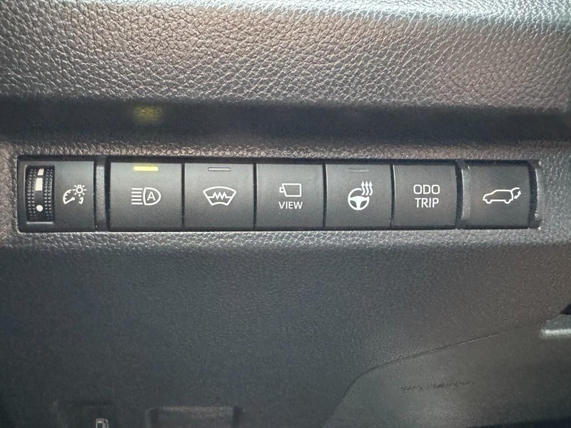 Toyota RAV4 Hybrid Vehicle Full-screen Gallery Image 22