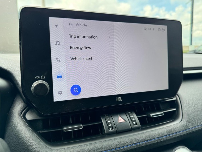 Toyota RAV4 Hybrid Vehicle Full-screen Gallery Image 23