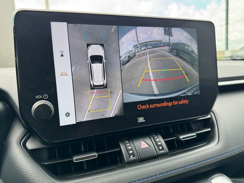 Toyota RAV4 Hybrid Vehicle Full-screen Gallery Image 24