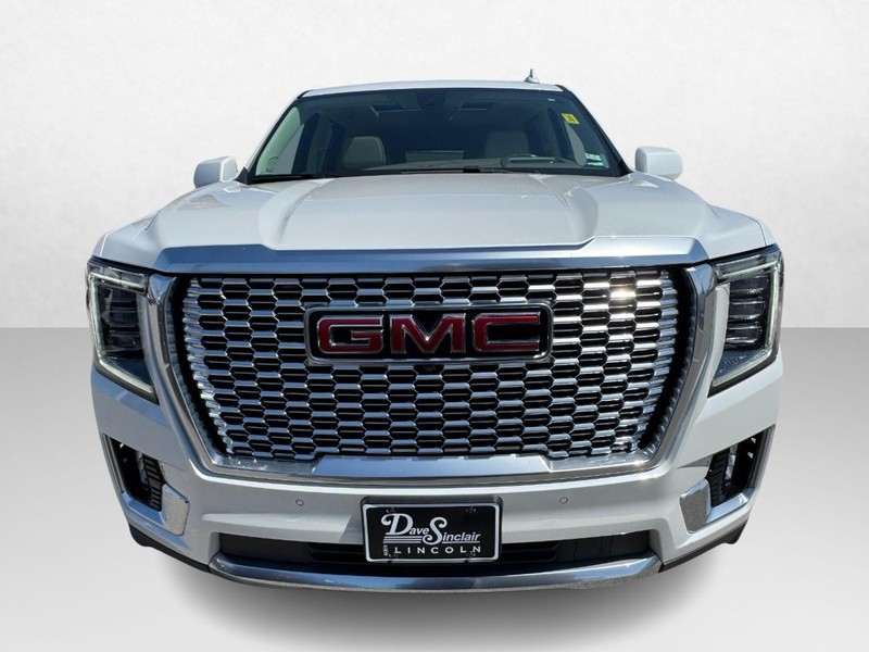 GMC Yukon XL Vehicle Full-screen Gallery Image 02
