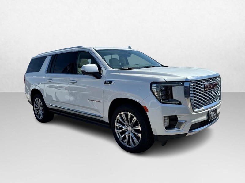 GMC Yukon XL Vehicle Full-screen Gallery Image 03