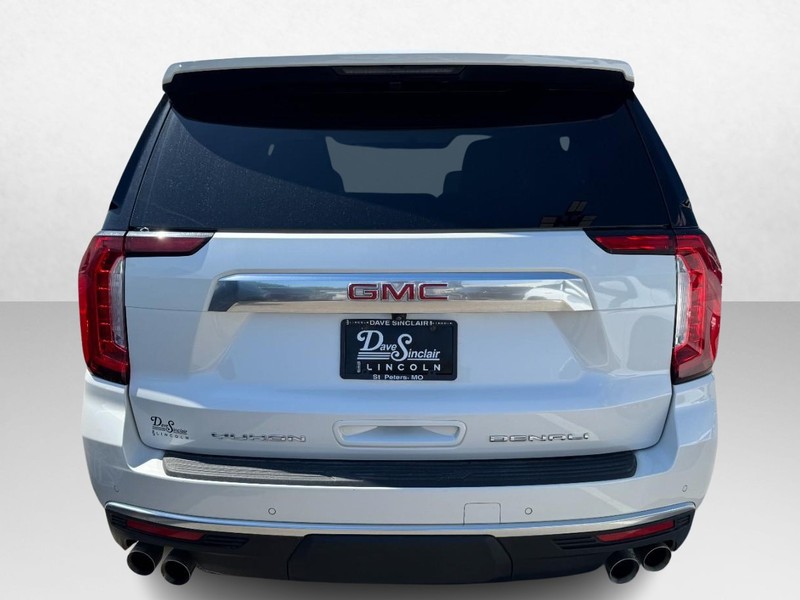 GMC Yukon XL Vehicle Full-screen Gallery Image 06