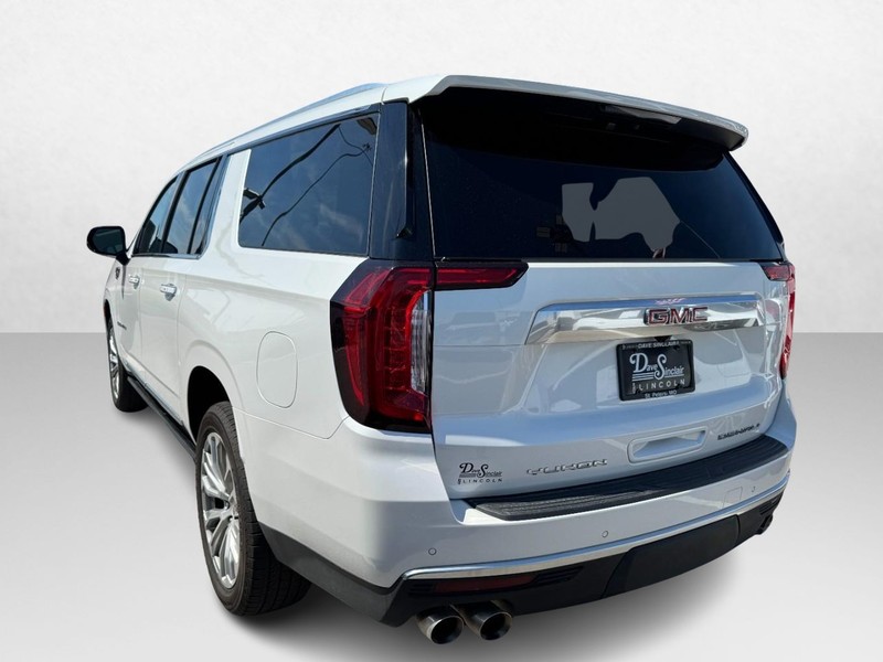 GMC Yukon XL Vehicle Full-screen Gallery Image 07