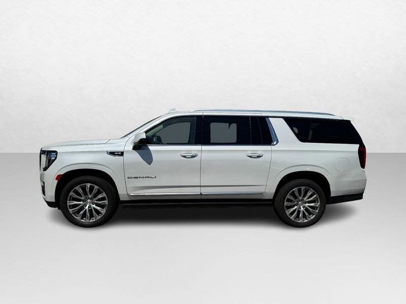 GMC Yukon XL Vehicle Full-screen Gallery Image 08
