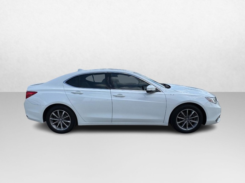 Acura TLX Vehicle Full-screen Gallery Image 04