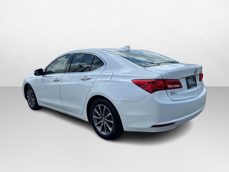 Acura TLX Vehicle Full-screen Gallery Image 07