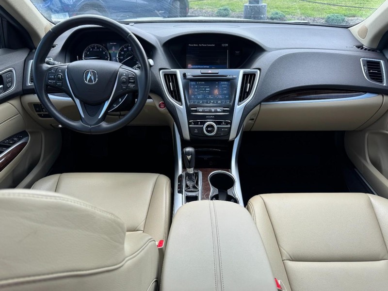 Acura TLX Vehicle Full-screen Gallery Image 09