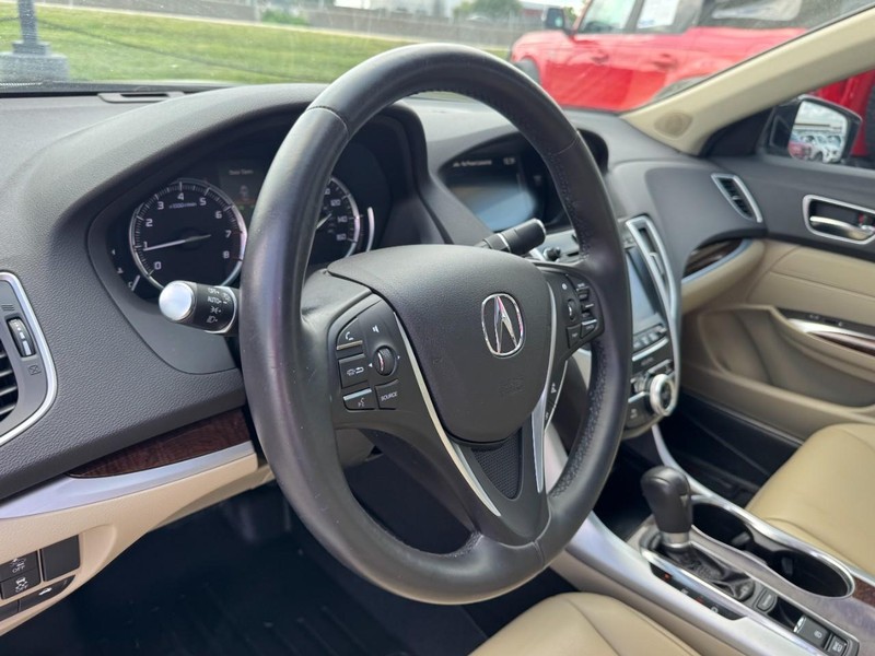 Acura TLX Vehicle Full-screen Gallery Image 15