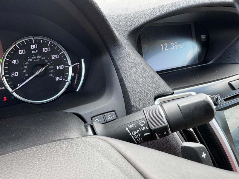 Acura TLX Vehicle Full-screen Gallery Image 21