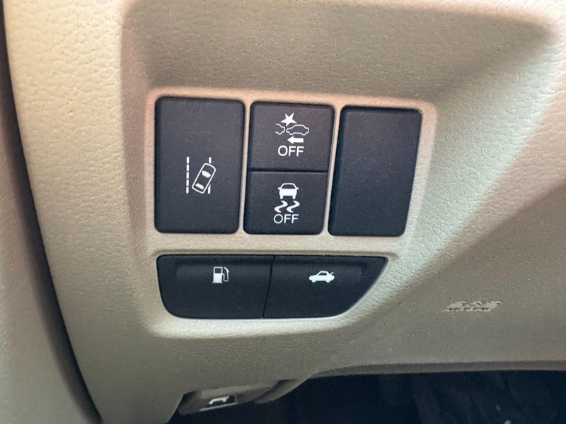 Acura TLX Vehicle Full-screen Gallery Image 22