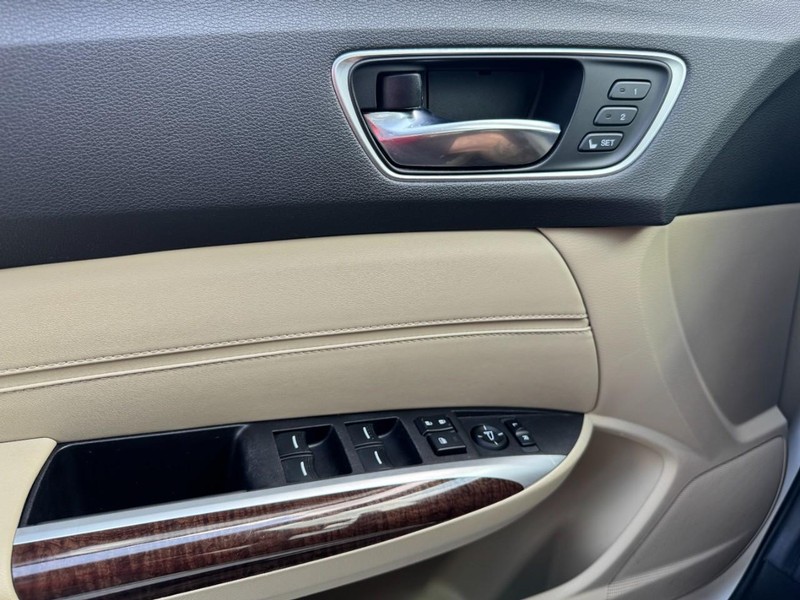 Acura TLX Vehicle Full-screen Gallery Image 25