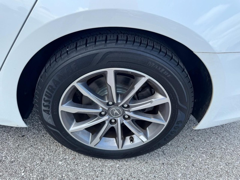 Acura TLX Vehicle Full-screen Gallery Image 27
