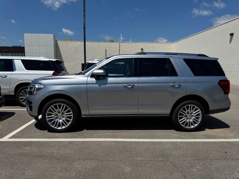 Ford Expedition Vehicle Full-screen Gallery Image 02