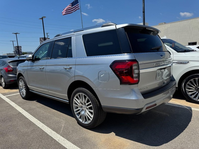 Ford Expedition Vehicle Full-screen Gallery Image 03