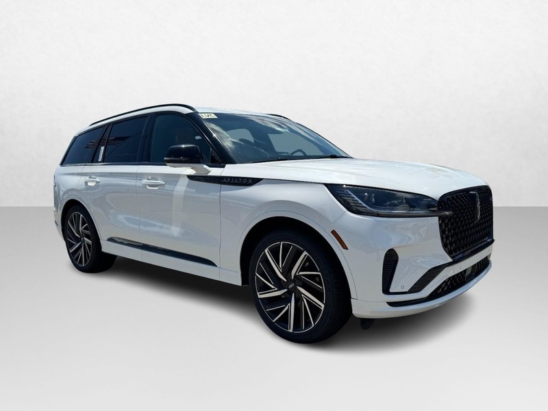 Lincoln Aviator Vehicle Full-screen Gallery Image 03