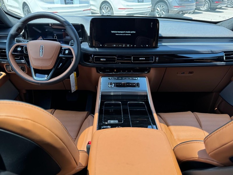 Lincoln Aviator Vehicle Full-screen Gallery Image 09